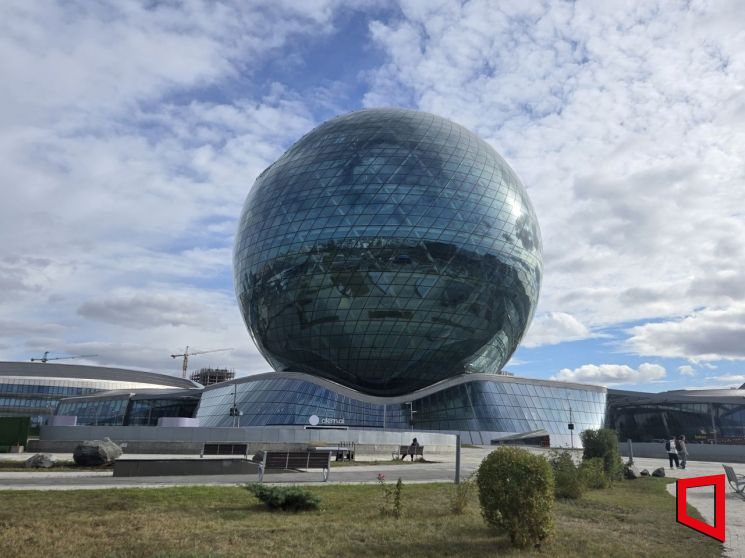 카자흐스탄 아스타나에 있는 '알렘(Alem).ai 국제 인공지능 센터' 모습. 노경조 기자