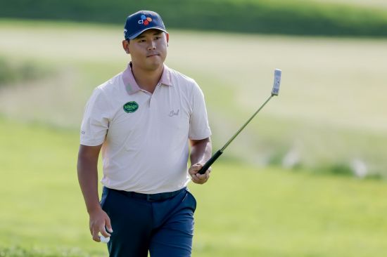 김시우가 베이커런트 클래식 2라운드에서 공동 5위로 올라섰다. EPA연합뉴스