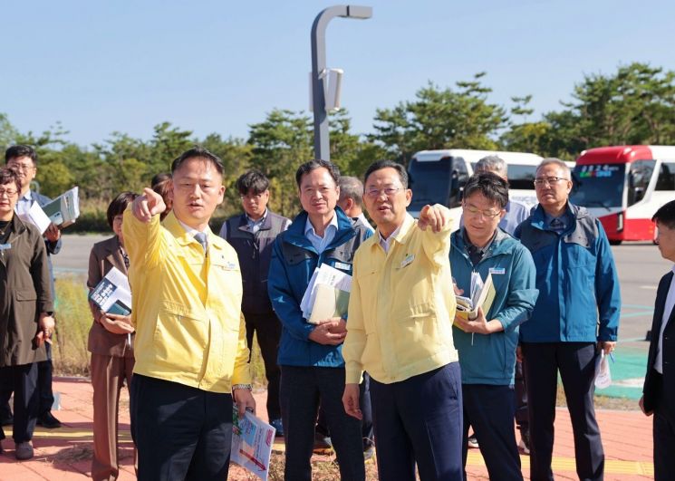 명현관 군수는 '2025 LPGA BMW 레이디스 챔피언십' 대회가 열리는 현장을 찾아 보고회를 열고 교통·안전·편의시설 등 준비 상황을 점검했다. 해남군 제공