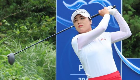윤이나가 뷰익 LPGA 상하이 2라운드에서 2위에 자리했다. 연합뉴스