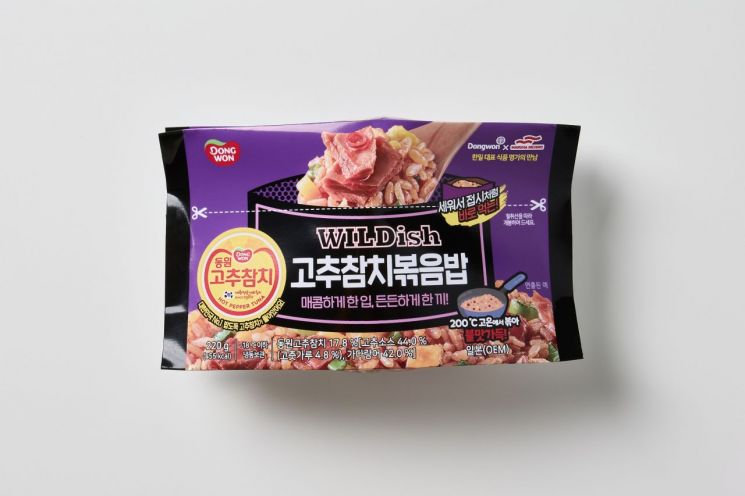 동원F&B과 일본 식품기업 '마루하니치로'와 손잡고 출시한 'WILDish 고추참치볶음밥' [사진=동원F&B 제공]