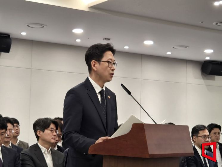 배경훈 과기부총리 겸 과학기술정보통신부 장관이 13일 정부세종청사에서 열린 국회 과학기술정보통신위원회 국정감사에서 모두발언을 하고 있다. 노경조 기자
