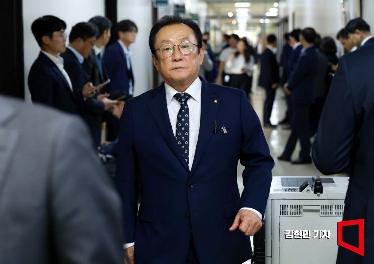 김인 새마을금고중앙회장이 지난해 10월7일 국회 행정안전위원회의 행정안전부, 인사혁신처 등의 국정감사에 증인으로 출석하고 있는 모습.