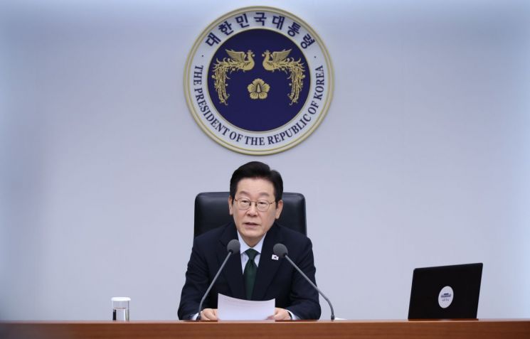 이재명 대통령이 13일 용산 대통령실에서 열린 수석보좌관회의에서 발언하고 있다. 연합뉴스