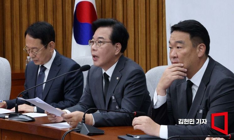 송언석 국민의힘 원내대표가 14일 국회에서 열린 국정감사 대책회의에서 발언하고 있다. 2025.10.14 김현민 기자