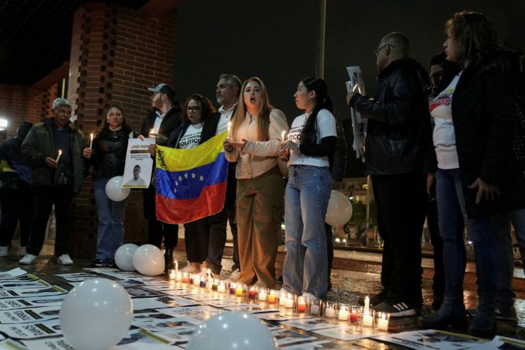 由总统 Nicolas Maduro 领导的委内瑞拉政府突然决定关闭驻挪威大使馆。这一决定作出距委内瑞拉反对派领导人 Maria Corina Machado 被选为诺贝尔和平奖得主仅三天。路透社 联合新闻社提供