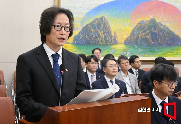 주병기 공정거래위원장이 14일 국회에서 열린 공정거래위원회 등에 대한 정무위원회 국정감사에서 업무보고를 하고 있다. 2025.10.14 김현민 기자