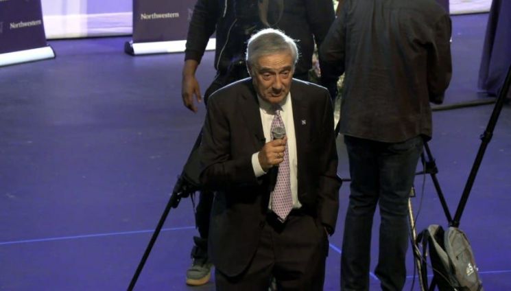 2025년 노벨경제학상을 수상한 조엘 모키어 미국 노스웨스턴대 교수가 13일(현지시간) 기자 간담회를 갖고 있다.