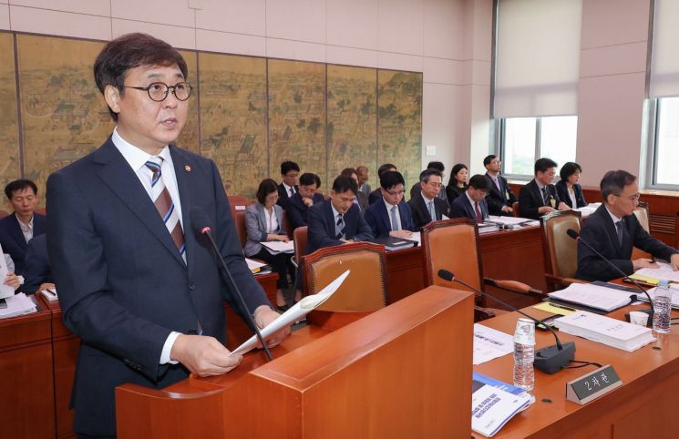 최휘영 문화체육관광부 장관이 14일 국회 문화체육관광위원회 국정감사에서 발언하고 있다. 연합뉴스