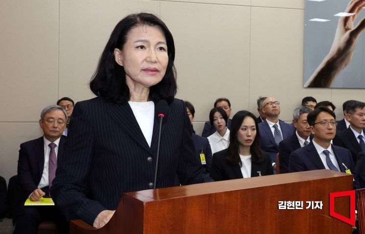 이진숙 전 방송통신위원장이 14일 국회 과학기술정보방송통신위원회에서 열린 2025년도 국정감사에서 의원들의 질의에 답하고 있다. 2025.10.14 김현민 기자