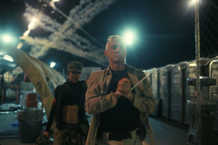 영화 '원 배틀 애프터 어나더' 스틸 컷