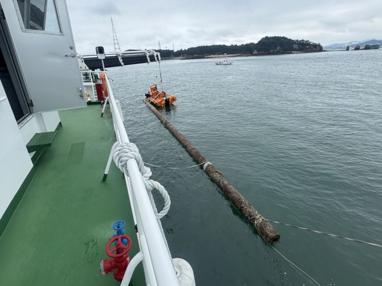 보령 앞바다 '쇠말뚝 공포' 제거…충남도, 선박 안전 위해 긴급 인양