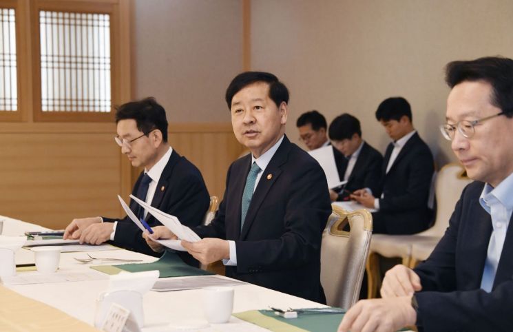 구윤철 경제부총리 겸 기획재정부 장관이 15일 오전 서울 종로구 정부서울청사에서 열린 '부동산관계장관회의'를 주재하고 있다.(출처:기획재정부)