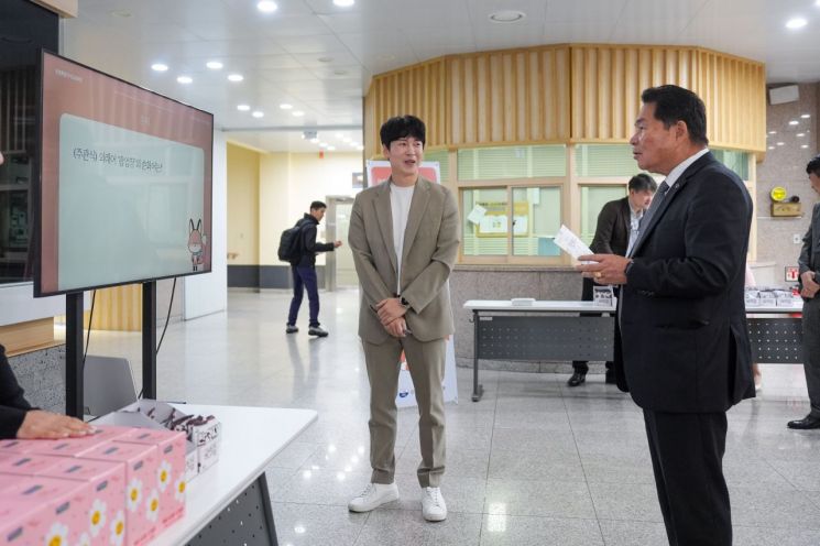 강원특별자치도교육청이 제579돌 한글날을 맞아 지난 13일부터 17일까지 한글날 홍보 주간으로 정하고 한글의 우수성을 기리고 공공언어 개선을 위한 행사를 실시하고 있다. 강원특별자치도교육청 제공