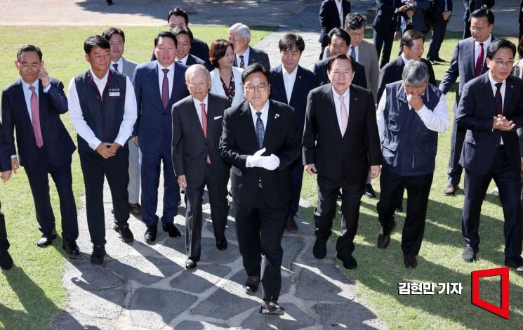 [포토] 한자리에 모인 노사 5단체 대표들