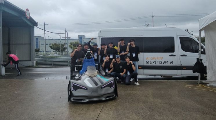 조선대학교 Future Mobility Lab이 제작한 자율주행 레이싱카가 실제 트랙 완주에 성공했다. 조선대학교 제공