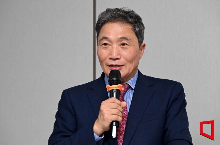 "저보다 아는 게 없다"…이 대통령, '尹 임명' 인천공항사장 공개 질타