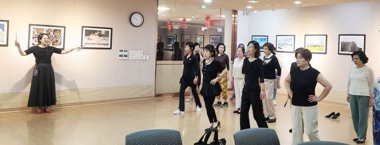 호남대학교 RISE사업단이 최근 지역민 50명이 참여한 '모델과 패션쇼' 프로그램 운영을 시작했다. 호남대학교 제공