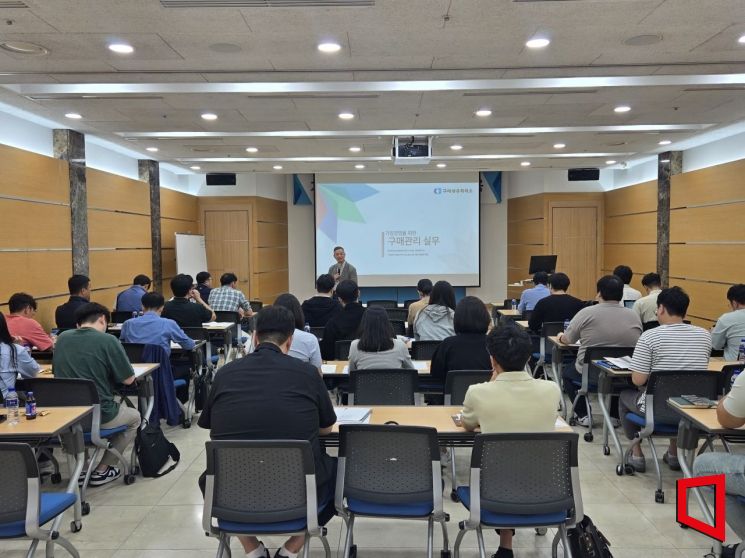 목진환 구매관리사 지도교수가 진행했다./김이환기자