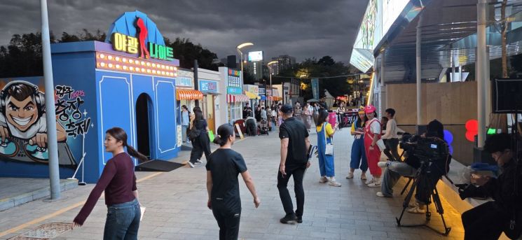 15일 오후 광주 동구 금남로 일대에서 열린 제22회 광주 추억의 충장축제에서 추억의 테마거리가 운영되고 있다. 민찬기 기자