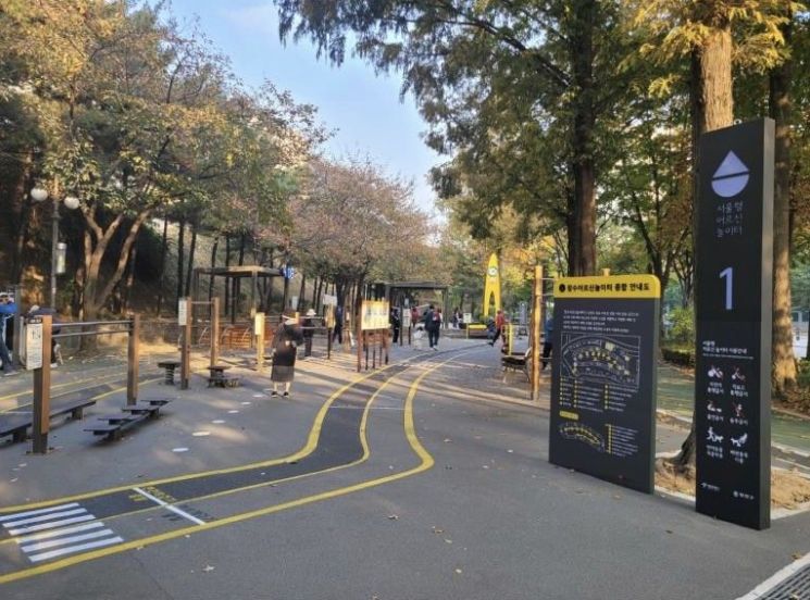 서울형 '어르신 놀이터'가 조성된 양천구 장수공원. 서울시