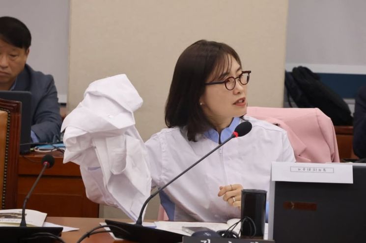 김소희 국민의힘 의원이 15일 국회 기후에너지환경노동위원회 국정감사에서 도세호 SPC 대표에게 질의하고 있다. 사진=김소희 의원 페이스북