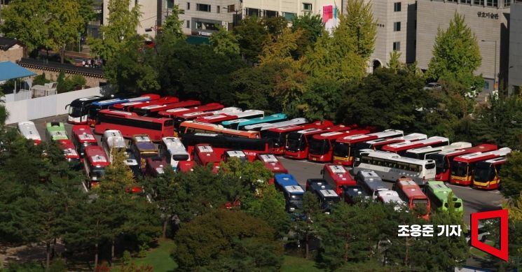 "한국은 비싸고 볼 거 없잖아요"…20대 절반은 해외여행 선호