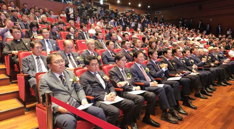 경남서 제46주년 부마민주항쟁 기념식 … "민주주의 정신, 계승·발전해야"
