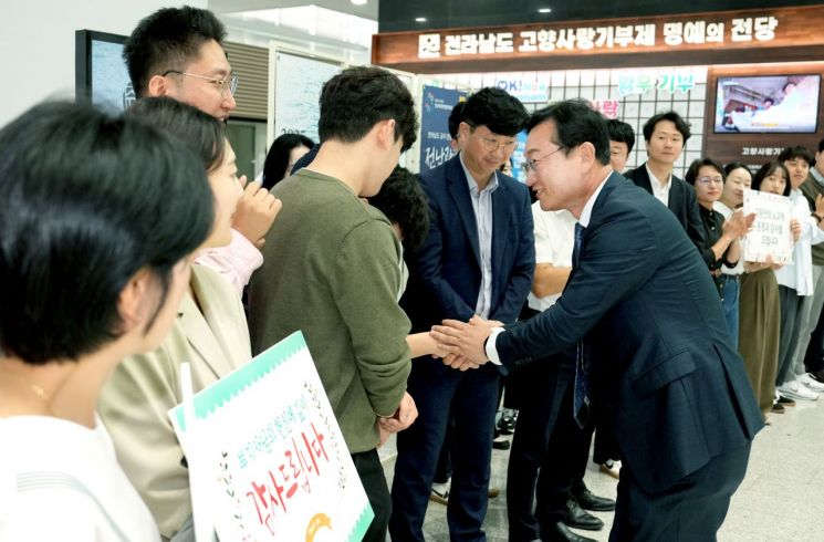 30여년 발걸음 잠시 휴식…명창환 제43대 행정부지사 퇴임