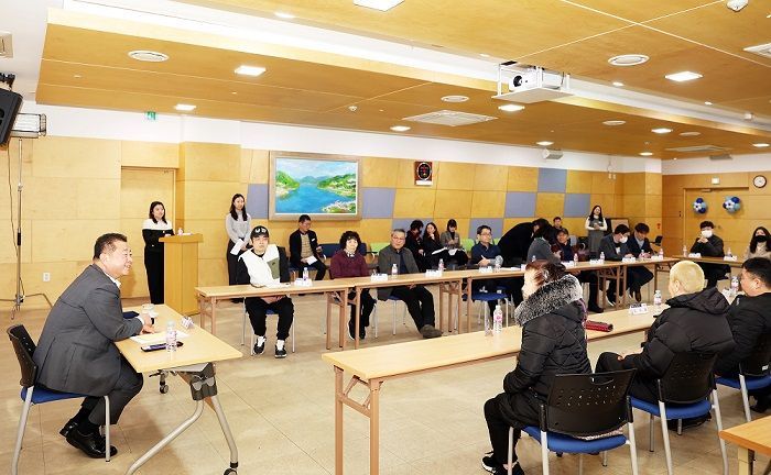지난해 1월 11일 열린 착한가격업소 이동시장실 모습. 파주시 제공