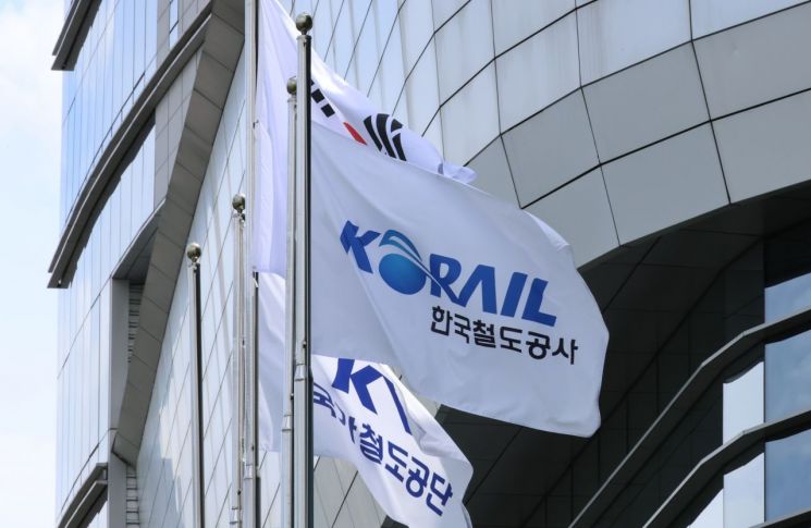 경의중앙선 용산역 무정차 통과…화물열차 궤도 이탈