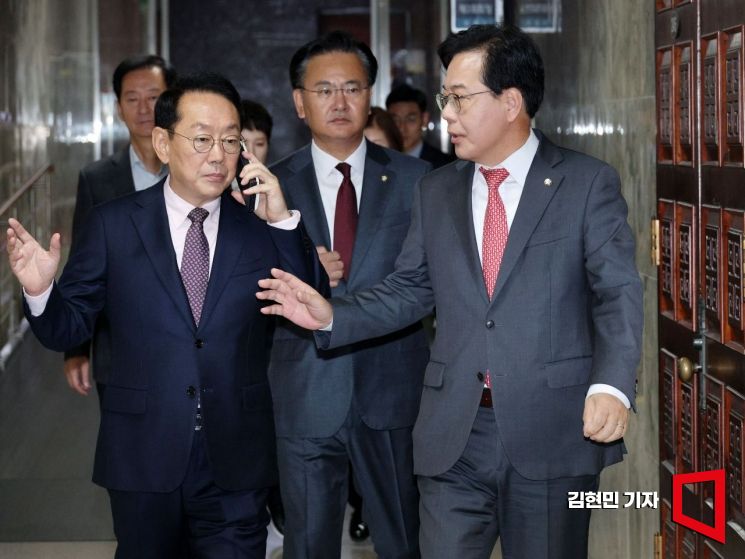 [포토] 국감대책회의 참석하는 송언석 원내대표