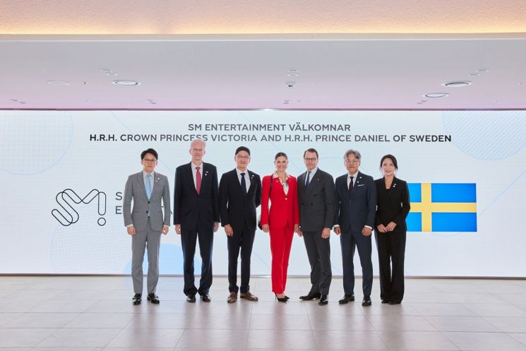 (From left) Lee Seongsu SM CAO, Carl Ulrf Andersson Ambassador of Sweden to Korea, Tak Youngjun SM Co-CEO, Princess Victoria, Prince Daniel, Jang Chulhyuk SM Co-CEO, Choi Jungmin SM CGO. Provided by SM Entertainment