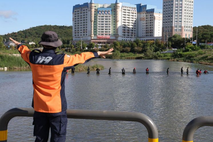 의정부 중랑천서 실종 중학생 추정 시신 발견…신원 확인중