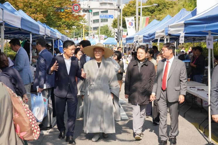 지난해 3종교 연합바자회 행사 모습. 성북구 제공.