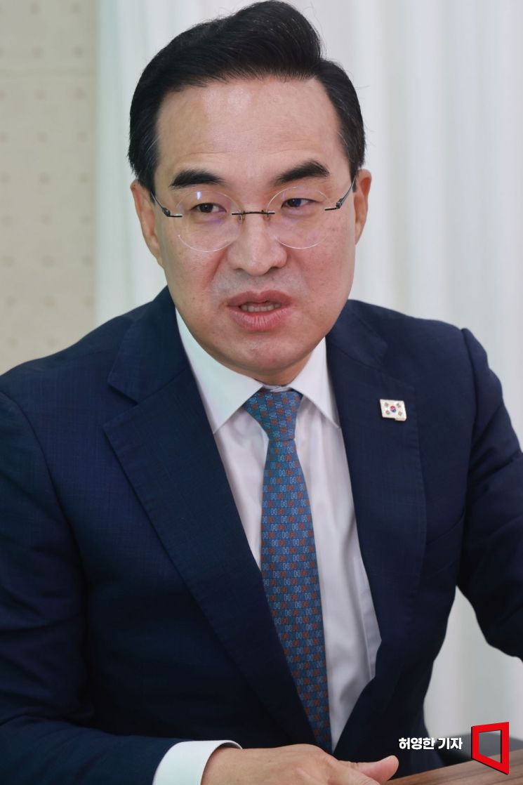 박홍근 더불어민주당 의원이 아시아경제 본사에서 진행된 '소종섭의 시사쇼'에 출연해 소종섭 스페셜리스트와 인터뷰하고 있다. 허영한 기자