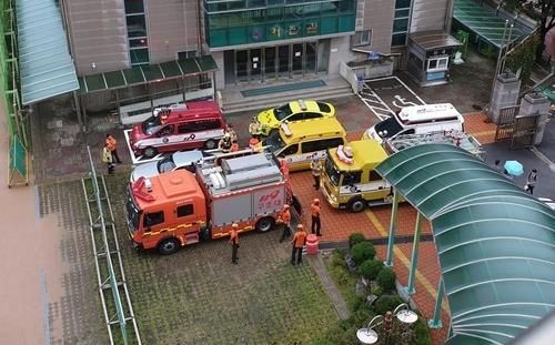 지난 13일 대인고로 출동한 소방 당국의 모습. 연합뉴스