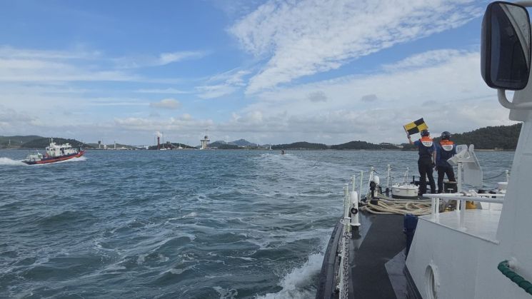 16일 진행된 서해해경청 주관 해상 밀입국 상황 대응 훈련 현장. 서해해경청 제공