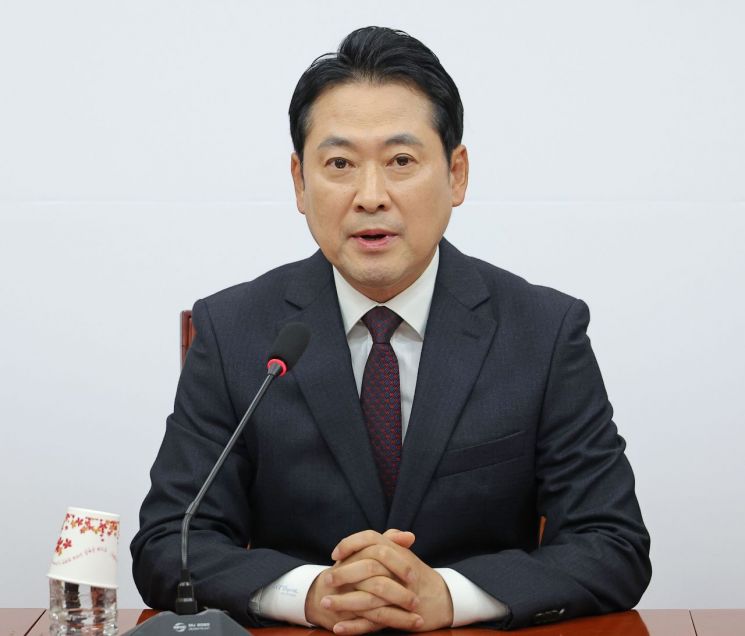 장동혁 국민의힘 대표가 17일 서울 여의도 국회에서 기자간담회를 하고 있다. 연합뉴스