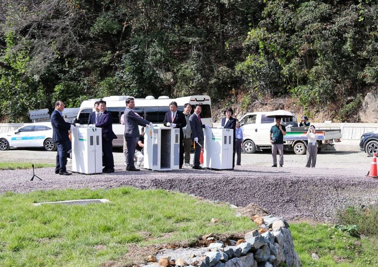 Stork Dies During Release Performance... Gimhae City Accused of Negligence in Managing Endangered Species