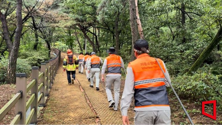 실제 출동 흐름과 유사한 상황에서 의용소방대와 소방대원이 함께 산불 대응 능력을 높이는 실질적인 훈련