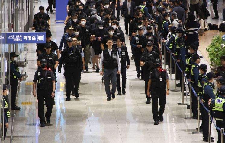 주진우 "피해자 구출하랬더니 범죄자 데려와…문신 보고 국민들 놀라"