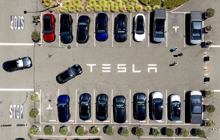 Tesla’s Next Stage Is AI: Evolving from Autonomous Vehicles to a Robotics Company