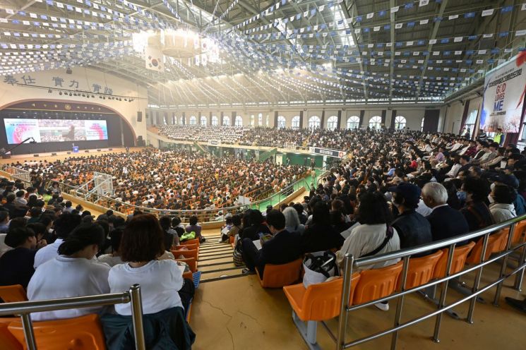 지난 19일 경민대학교 기념관에서 '2026 의정부 빌리 그래함 전도대회'의 사전 행사로 열린 '가을 JESUS FESTIVAL(가을전도대회)' 모습. 의정부시 제공