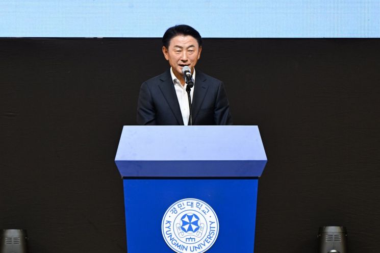 김동근 시장이 지난 19일 '2026 의정부 빌리 그래함 전도대회'의 사전 행사로 열린 '가을 JESUS FESTIVAL(가을전도대회)'에서 축사를 하고 있다. 의정부시 제공