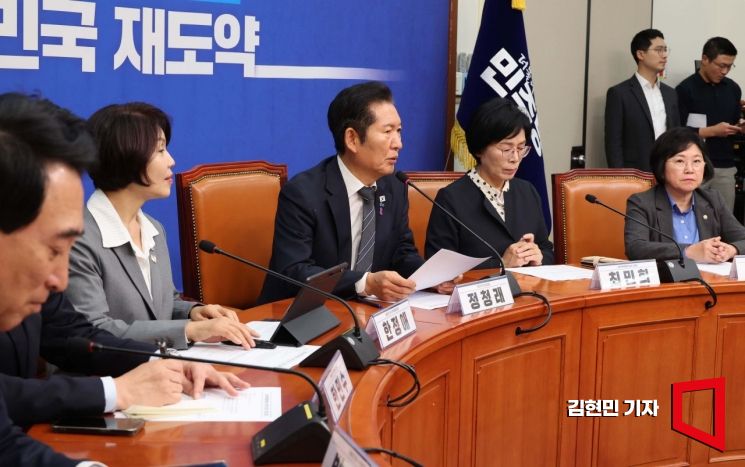 정청래 더불어민주당 대표가 20일 국회에서국회에서 언론개혁특위 허위 조작정보 근절안 발표에 앞서 인사말을 하고 있다. 2025.10.20 김현민 기자