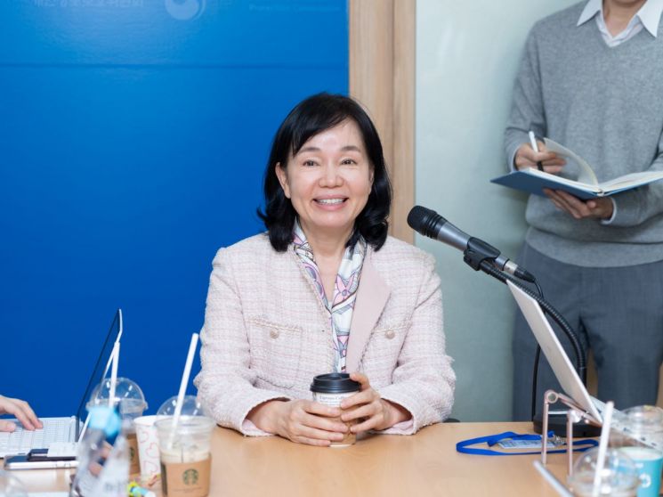 송경희 개인정보보호위원회 위원장이 20일 오후 서울 종로구 기자실에서 기자들과 만나 이야기하고 있다. 개인정보보호위원회 제공