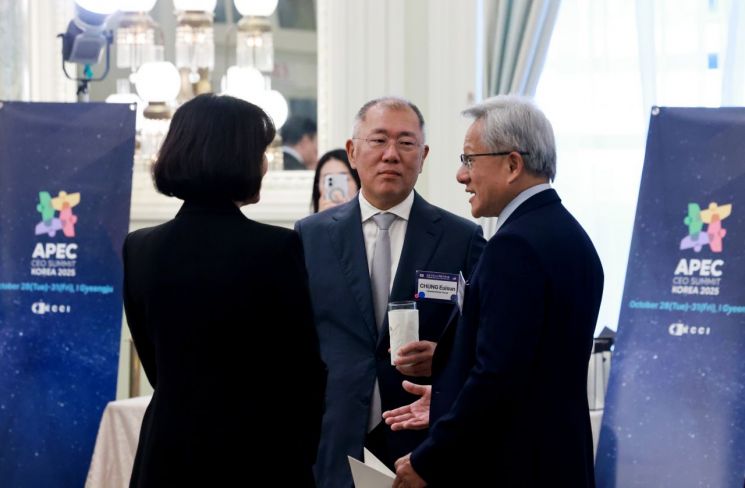 정의선 현대차그룹 회장이 지난 8월 미국 워싱턴DC 윌라드 호텔에서 열린 한미 비즈니스 라운드 테이블에 참석한 모습. 연합뉴스 제공
