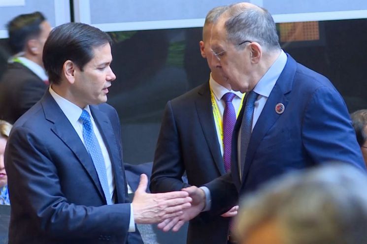 US and Russian Top Diplomats Hold Phone Call to Discuss Preparations for Trump-Putin Summit