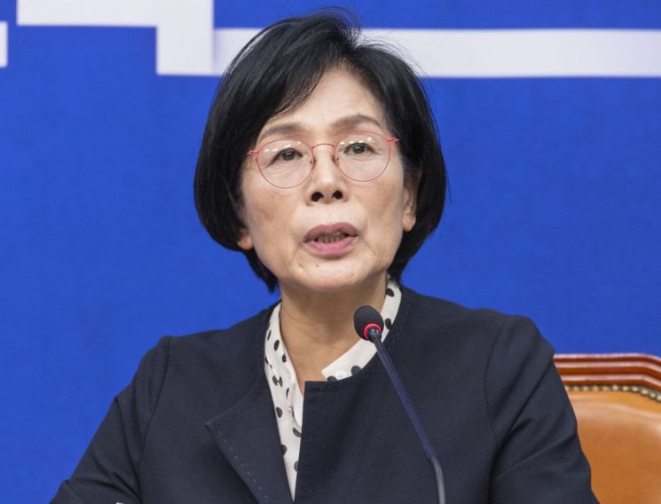 국회 과학기술정보방송통신위원장인 최민희 더불어민주당 의원. 연합뉴스